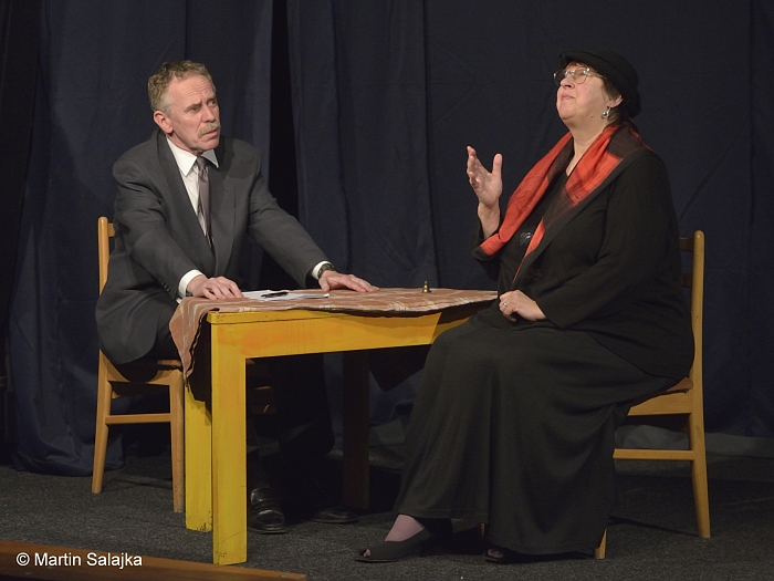 w_MS66683.JPG - Členové Divadla Židle se představili 4. 3. 2014 v DDM Přemyšlenská v Praze-Kobylisích s nastudováním šesti povídek, které uvedli pod názvem 5 režisérů v kapsách Karla Čapka. Foto: Martin Salajka